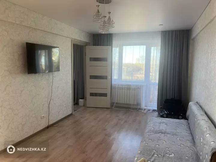 50 м², 3-комнатная квартира, этаж 3 из 3, 50 м², изображение - 1