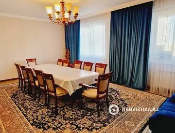 3-комнатная квартира, этаж 8 из 19, 145 м²