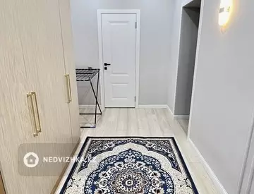 2-комнатная квартира, этаж 1 из 9, 55 м², посуточно