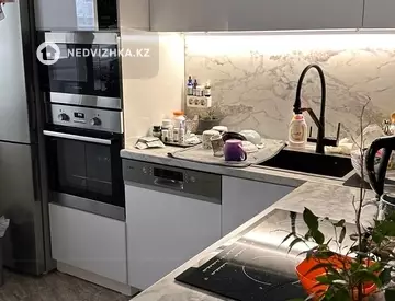 3-комнатная квартира, этаж 10 из 12, 70 м², на длительный срок