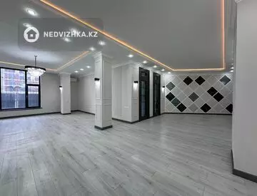 3-комнатная квартира, этаж 1 из 10, 189 м²