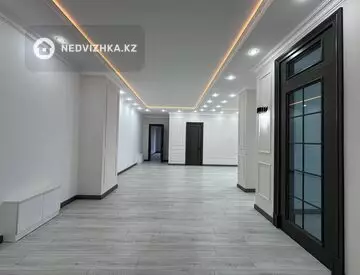 3-комнатная квартира, этаж 1 из 10, 189 м²