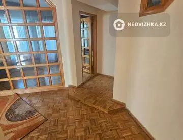 3-комнатная квартира, этаж 7 из 7, 81 м², на длительный срок