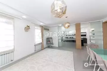 5-комнатная квартира, этаж 9 из 9, 228 м²