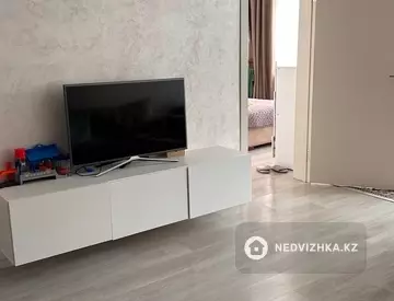 3-комнатная квартира, этаж 10 из 12, 70 м², на длительный срок