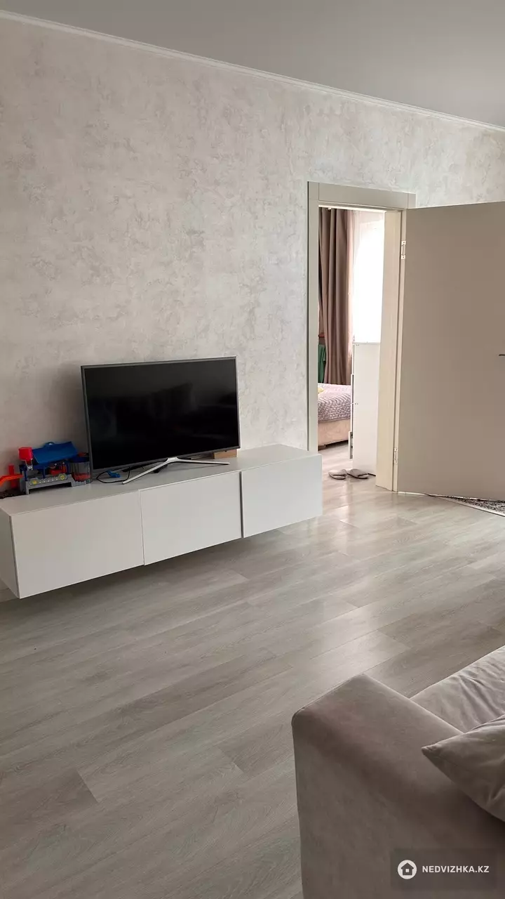 70 м², 3-комнатная квартира, этаж 10 из 12, 70 м², на длительный срок, изображение - 1