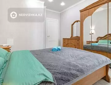 2-комнатная квартира, этаж 4 из 12, 40 м², посуточно