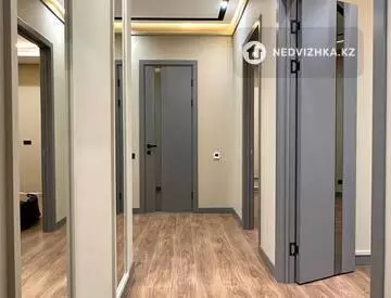 2-комнатная квартира, этаж 4 из 12, 80 м²