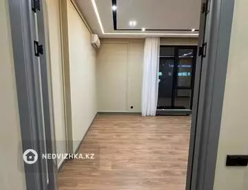 2-комнатная квартира, этаж 4 из 12, 80 м²