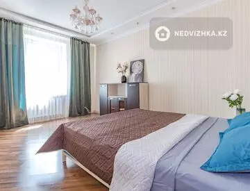 4-комнатная квартира, этаж 7 из 8, 100 м², посуточно