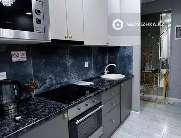 3-комнатная квартира, этаж 8 из 9, 55 м², посуточно