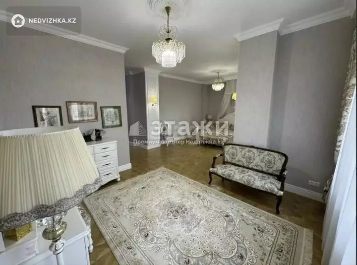 213 м², 4-комнатная квартира, этаж 4 из 8, 213 м², изображение - 1