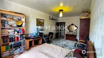 2-комнатная квартира, этаж 9 из 12, 81 м²