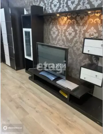 1-комнатная квартира, этаж 4 из 10, 38 м²