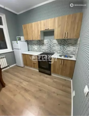 1-комнатная квартира, этаж 4 из 10, 38 м²