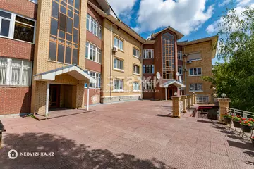 3-комнатная квартира, этаж 3 из 4, 127 м²
