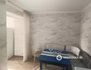 3-комнатная квартира, этаж 3 из 5, 73 м², посуточно