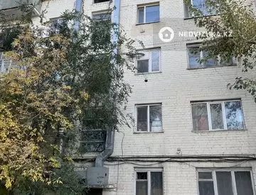 2-комнатная квартира, этаж 3 из 5, 42 м²