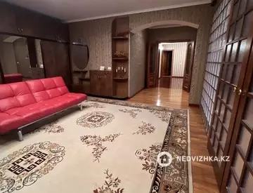 5-комнатная квартира, этаж 7 из 9, 220 м²