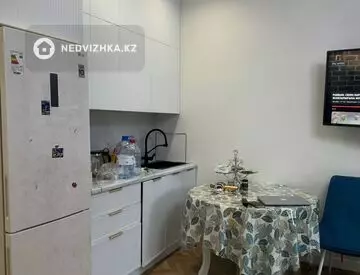 70 м², 3-комнатная квартира, этаж 2 из 10, 70 м², изображение - 2