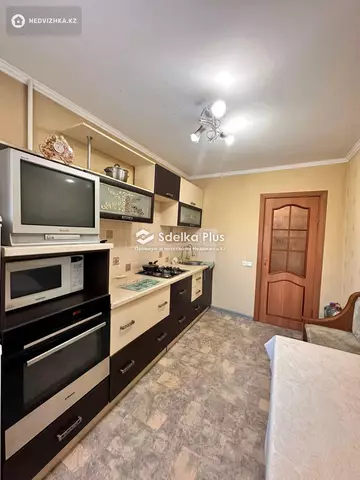 3-комнатная квартира, этаж 4 из 5, 64 м²