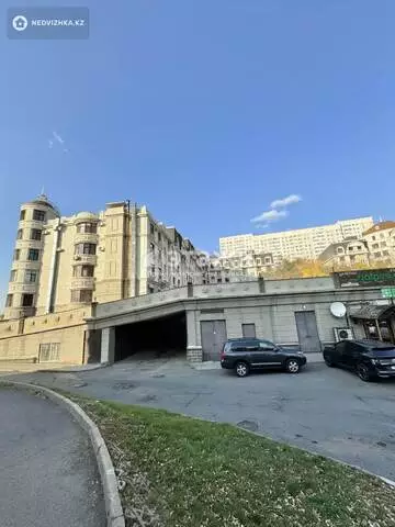 4-комнатная квартира, этаж 3 из 6, 166 м²