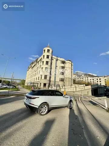 4-комнатная квартира, этаж 3 из 6, 166 м²