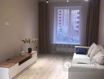 2-комнатная квартира, этаж 2 из 12, 53 м², на длительный срок