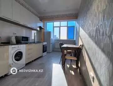 2-комнатная квартира, этаж 4 из 18, 90 м², посуточно