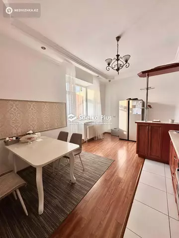 4-комнатная квартира, этаж 5 из 8, 141 м²