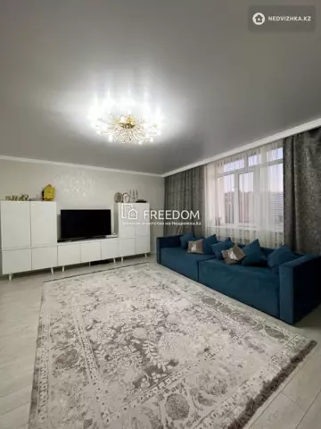 4-комнатная квартира, этаж 5 из 15, 148 м²