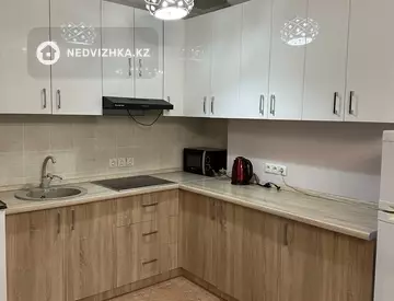 1-комнатная квартира, этаж 2 из 14, 50 м², посуточно