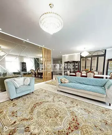 5-комнатная квартира, этаж 3 из 6, 205 м²
