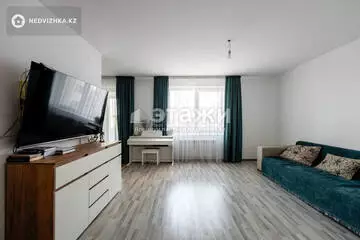 3-комнатная квартира, этаж 4 из 7, 93 м²