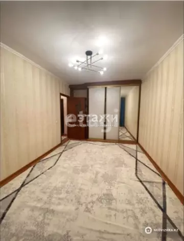 1-комнатная квартира, этаж 10 из 10, 37 м²