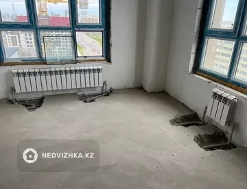 3-комнатная квартира, этаж 4 из 20, 92 м², на длительный срок