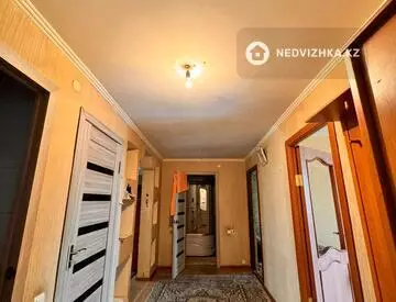 3-комнатная квартира, этаж 5 из 5, 80 м², посуточно