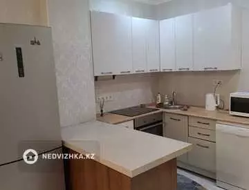 3-комнатная квартира, этаж 14 из 23, 90 м², на длительный срок