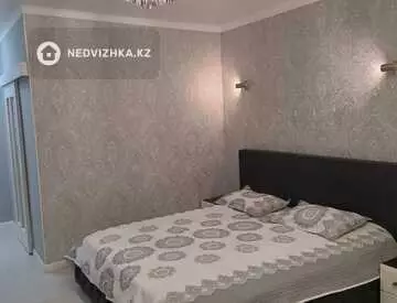 3-комнатная квартира, этаж 14 из 23, 90 м², на длительный срок