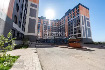 2-комнатная квартира, этаж 4 из 10, 37 м²