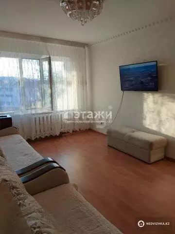 2-комнатная квартира, этаж 4 из 5, 52 м²