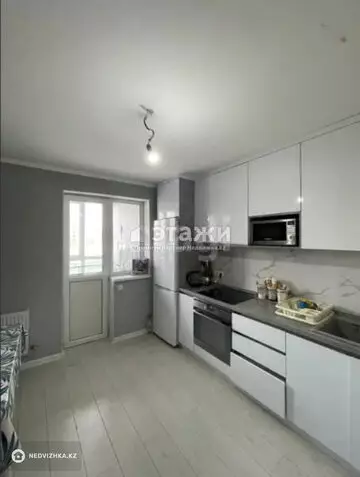 2-комнатная квартира, этаж 4 из 12, 49 м²