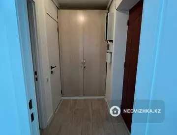 Офисное помещение, этаж 1 из 5, в жилом доме, 18 м², на длительный срок