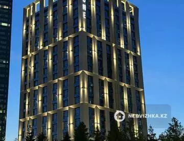 4-комнатная квартира, этаж 3 из 18, 300 м²