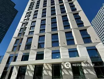 4-комнатная квартира, этаж 3 из 18, 300 м²