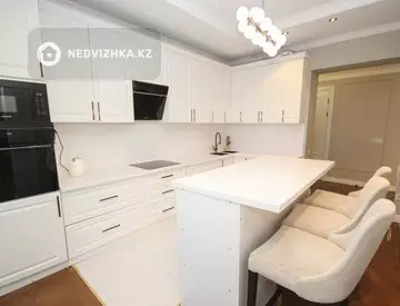 3-комнатная квартира, этаж 12 из 14, 147 м²