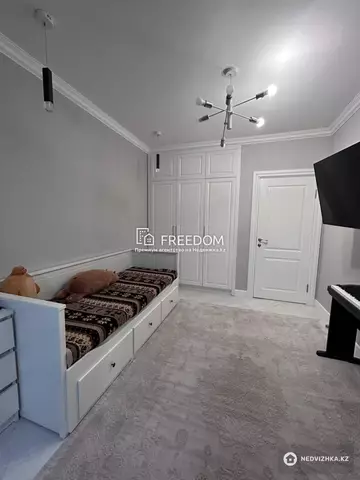 5-комнатная квартира, этаж 3 из 8, 150 м²