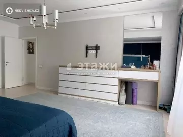 3-комнатная квартира, этаж 4 из 10, 111 м²