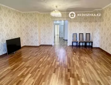 5-комнатная квартира, этаж 7 из 9, 211 м²