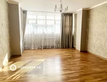 5-комнатная квартира, этаж 7 из 9, 211 м²